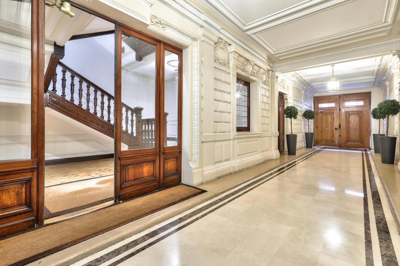 Hotel 33 Marbeuf Parigi Esterno foto