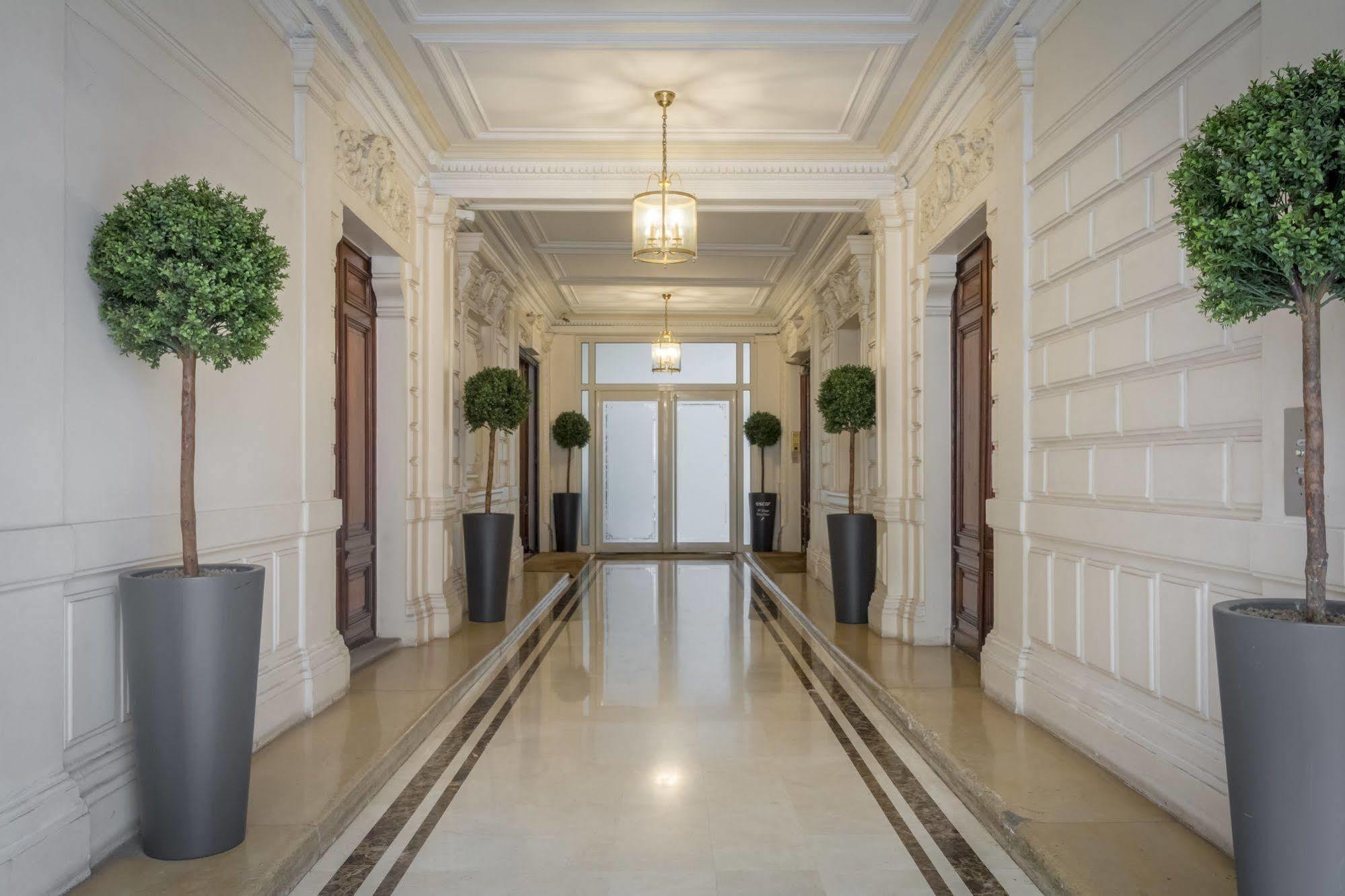 Hotel 33 Marbeuf Parigi Esterno foto